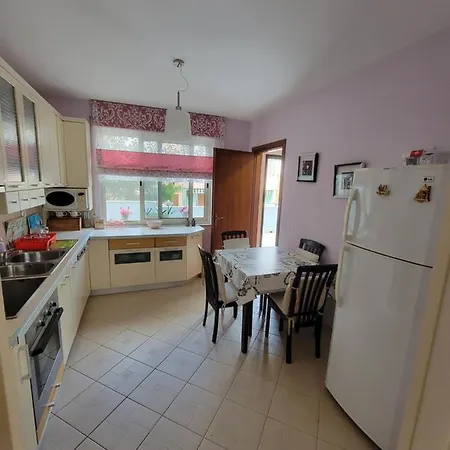 Διαμέρισμα Beko - With Sea View In